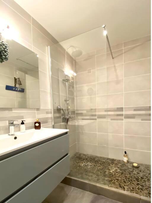 Appartement Chaleureux Entre Zola Et Proce. Nantes Luaran gambar